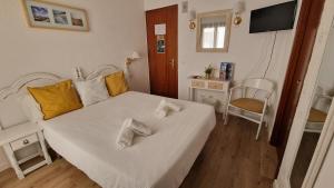 Double or Twin Room with Balcony room in Hotel Mireia