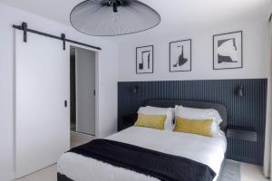 Blue Jeans White Shirt - Fitzrovia - by Frankie Says