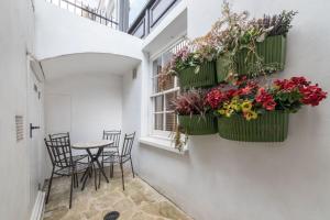 Home For- Fitzrovia - by Frankie Says