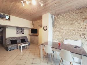 Maison Atypique 76m² - Centre La Roche-Posay, Terrasse, Jardin Clôturé - FR-1-541-60