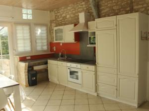 Maisons de vacances Maison Atypique 76m² - Centre La Roche-Posay, Terrasse, Jardin Cloture - FR-1-541-60 : photos des chambres