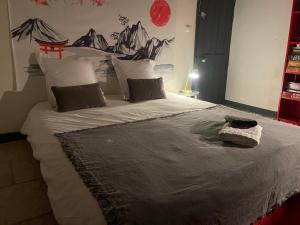 Sejours chez l'habitant Chambre d-Hotes Kyoto et SdB privee dans une Bastide du XVIIe Siecle : photos des chambres