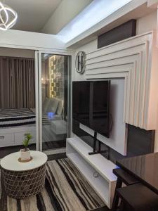1 Cozy Bedroom in Lumiere Residences