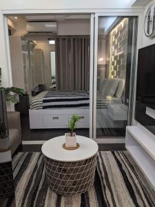 1 Cozy Bedroom in Lumiere Residences