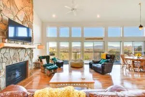 Pet-Friendly Hiawassee Property 1 Mi to Lake! - Warne