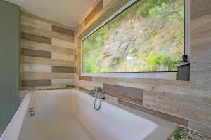 Flores Garden Retreat