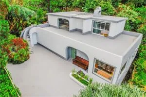 Flores Garden Retreat - Corvo