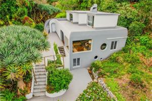 Flores Garden Retreat