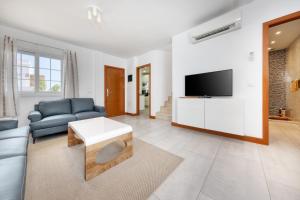 Lanzarote 2 - Private Pool, Air-Con and BBQ By Lanzarote Vacation Homes