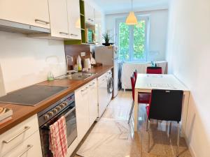 The WHITE Apartment - Great Ferris Wheel