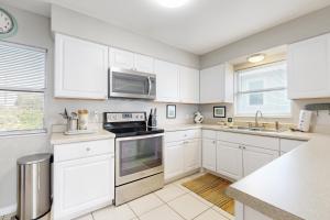 Ocean-View Hideaway Steps to Beach Snowbird Availability