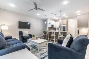 Magnolia District Modernism - Forest Hill