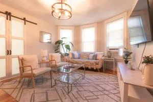 Walk to Downtown Salem with Arcade- Free Parking! - Swampscott