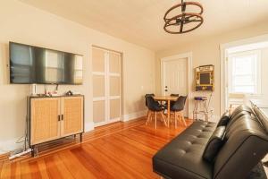 Walk to Downtown Salem with Arcade- Free Parking!