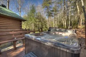 Knotty Pines Pet-friendly gas fireplace plus a firepit - Cherry Log