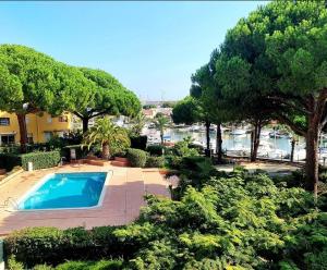Joli studio alcôve proche Port Malfato piscine au Cap dAgde