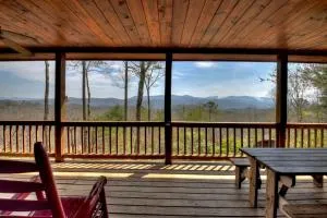 Overlook Retreat - Mountain Views Pet-Friendly - Cherry Log