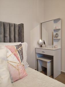 Bellerose Apartment