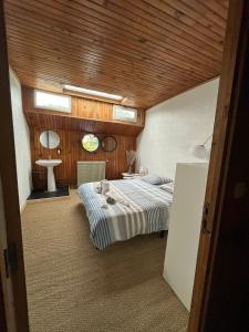 Bateaux Peniche Amadeus conviviale et cosy , proche de Disney et de Paris : photos des chambres
