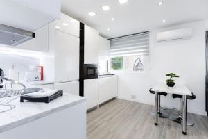 THE ONE - Luxury Stylish Apartment with Sea View !