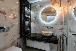 THE ONE - Luxury Stylish Apartment with Sea View !