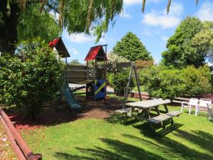 Camellia Court Family Motel