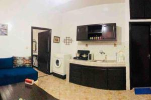 Appartement avec patio, Au centre ville, internet Fibre, canal plus, chaînes internationales