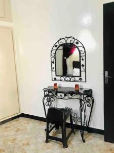 Appartement avec patio, Au centre ville, internet Fibre, canal plus, chaînes internationales