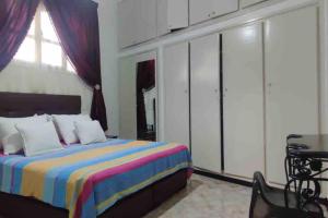 Appartement avec patio, Au centre ville, internet Fibre, canal plus, chaînes internationales