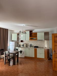 Апартамент Александър