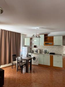 Апартамент Александър