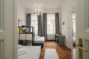 Comfortable and cosy apt a few steps from Dancing House and Naplavka Dance