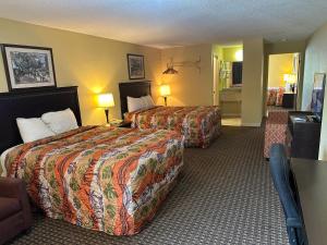 Family Suite room in Royal Inn - Anniston