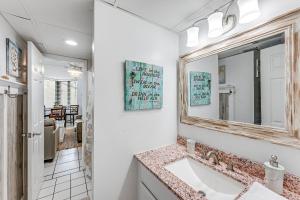 Sunbird Resort! 1 BD Beach Condo! Free Beach Chair Service! by Dolce Vita Getaways PCB!
