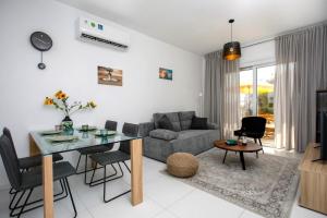 OASIS-Amazing Location, Sea View, Stylish Apartment - 3hvězdičkové hotely ve městě Pafos