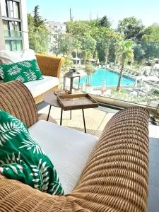 Boutique luxury apartment Azur Deluxe resort On the beach - 圣君士坦丁和海伦那