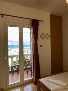 Karyatis studios lixouri