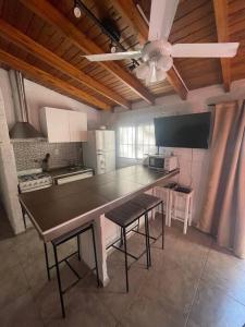 Cómodo departamento de huéspedes con cochera