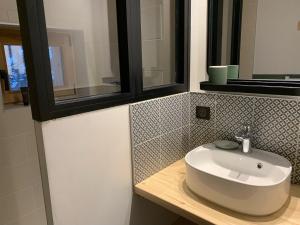 Chalet ensoleillé avec balcon et poêle à bois - FR-1-464-163