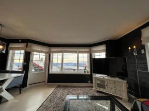 Cozy apt with a view