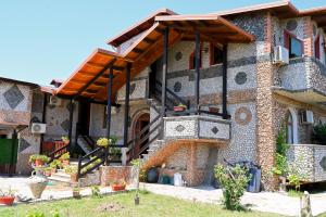 Bujtina Syni Zi "Keshtjella" - Shengjin