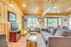 Quiet Presque Isle Home with Grill Families Welcome
