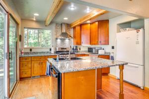 Quiet Presque Isle Home with Grill Families Welcome