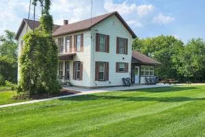 Wisconsin Farmhouse Stay UTV, Boat, Snowmobile! - Monroe