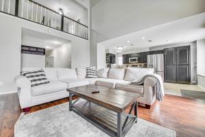 6 Mi to Dtwn! Family Home w Pool in Carrollton