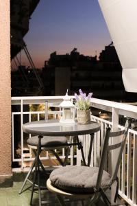 50 Steps Apart Metro Neos Kosmos