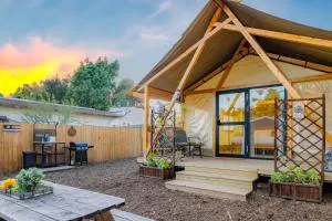 Urban Oasis Luxe Glamping with King Bed & BBQ - Клермонт