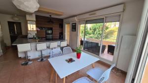 Appartements Coin de paradis, piscine, parking, terrasse : photos des chambres