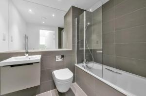Cosy Two Bed Serviced Accommodation in Tower Bridge London Bridge - Perfect for Long Stay, Business, Leisure and Relocations