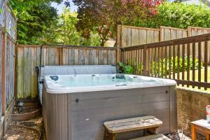 Gorgeous Santa Cruz Villa - Modern Beachside Paradise with NEW Hot Tub & Fast Wi-Fi